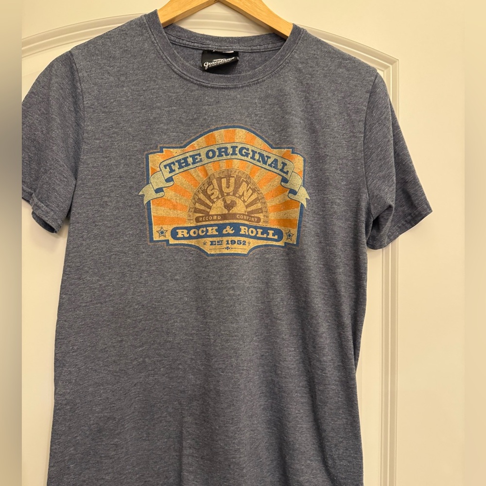 Graceland Sun Records Tshirt. Men’s  size Small. Good cond. no stains.